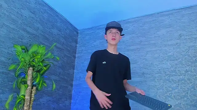 Snapshot of ArthurCox chatting on September 24, 2025, 5:27 pm ArthurCox online show from September 24, 2025, 5:27 pm