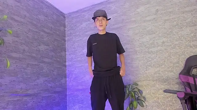 Snapshot of ArthurCox chatting on September 27, 2025, 5:29 pm ArthurCox online show from September 27, 2025, 5:29 pm