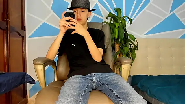 Snapshot of ArthurCox chatting on October 4, 2025, 5:33 pm ArthurCox online show from October 4, 2025, 5:33 pm