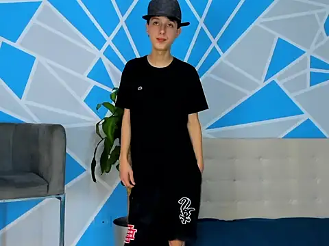 Snapshot of ArthurCox chatting on October 5, 2025, 5:44 pm ArthurCox online show from October 5, 2025, 5:44 pm