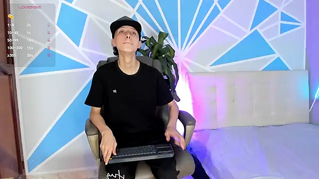 Snapshot of ArthurCox chatting on October 11, 2025, 5:44 pm ArthurCox online show from October 11, 2025, 5:44 pm