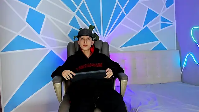 Snapshot of ArthurCox chatting on October 12, 2025, 5:23 pm ArthurCox online show from October 12, 2025, 5:23 pm