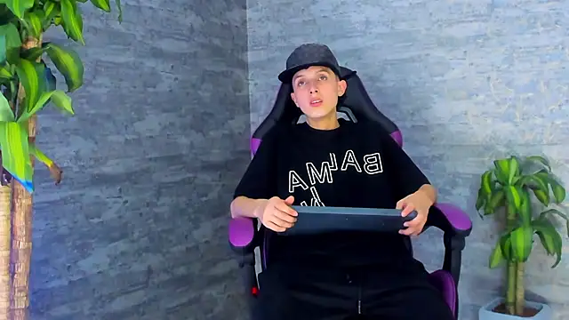 Snapshot of ArthurCox chatting on October 15, 2025, 5:24 pm ArthurCox online show from October 15, 2025, 5:24 pm