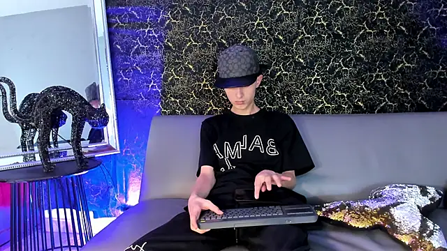 Snapshot of ArthurCox chatting on October 17, 2025, 5:48 pm ArthurCox online show from October 17, 2025, 5:48 pm