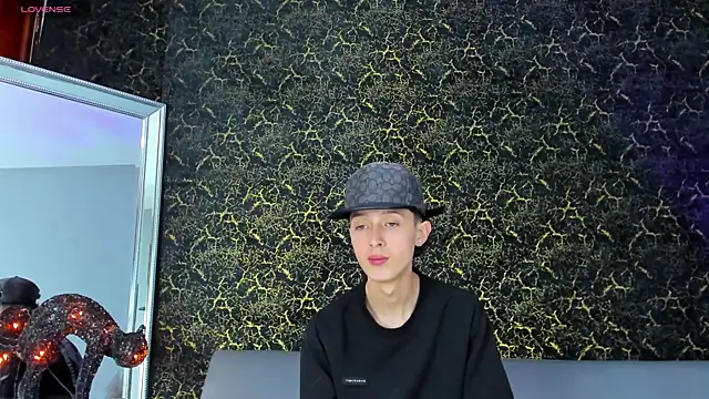 Snapshot of ArthurCox chatting on October 22, 2025, 5:34 pm ArthurCox online show from October 22, 2025, 5:34 pm