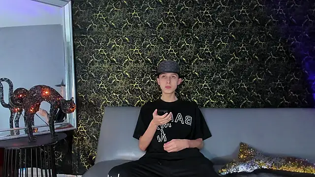 Snapshot of ArthurCox chatting on October 24, 2025, 5:20 pm ArthurCox online show from October 24, 2025, 5:20 pm