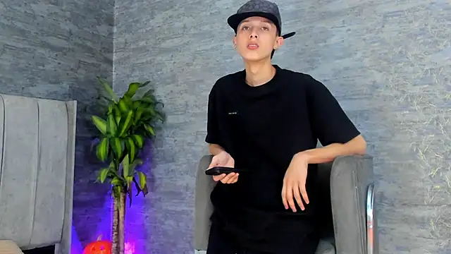 Snapshot of ArthurCox chatting on October 25, 2025, 5:30 pm ArthurCox online show from October 25, 2025, 5:30 pm