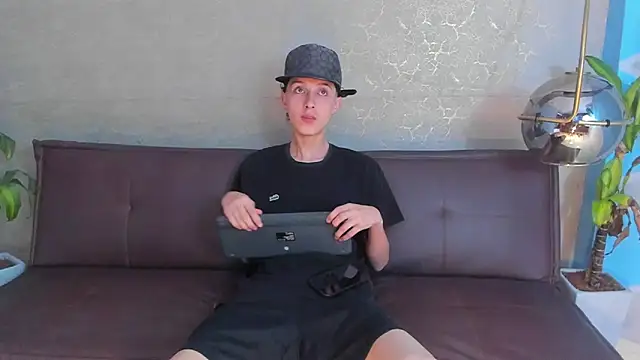 Snapshot of ArthurCox chatting on October 27, 2025, 5:28 pm ArthurCox online show from October 27, 2025, 5:28 pm