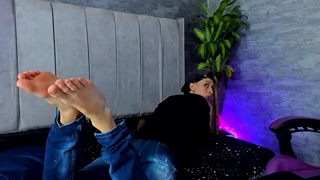 Snapshot of ArthurCox chatting on October 29, 2025, 7:37 pm ArthurCox online show from October 29, 2025, 7:37 pm