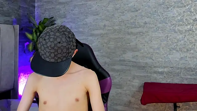 Snapshot of ArthurCox chatting on November 14, 2025, 5:33 pm ArthurCox online show from November 14, 2025, 5:33 pm