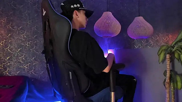 Snapshot of ArthurCox chatting on November 15, 2025, 5:20 pm ArthurCox online show from November 15, 2025, 5:20 pm