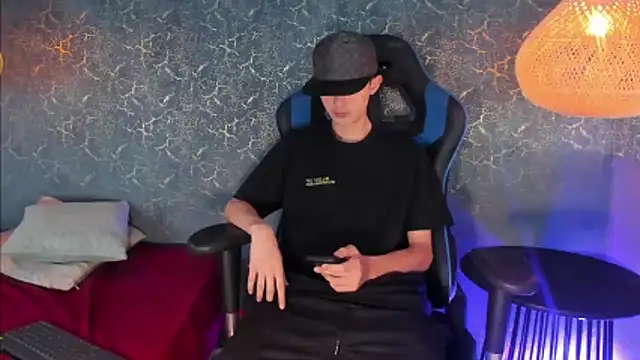 Snapshot of ArthurCox chatting on November 21, 2025, 7:34 pm ArthurCox online show from November 21, 2025, 7:34 pm