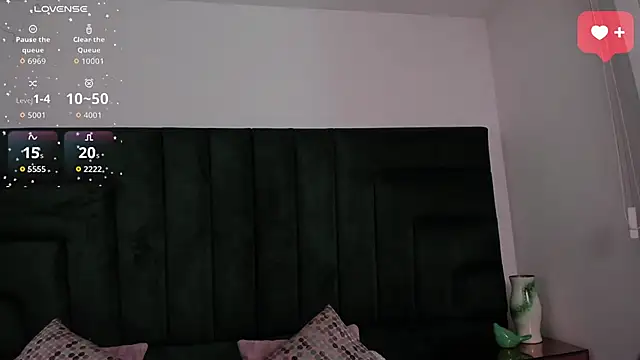 Snapshot of SaraWagner_ chatting on May 9, 2026, 12:05 am SaraWagner online show from May 9, 2026, 12:05 am