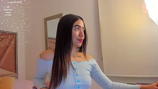 Snapshot of SaraWagner_ chatting on June 11, 2026, 12:08 am SaraWagner online show from June 11, 2026, 12:08 am
