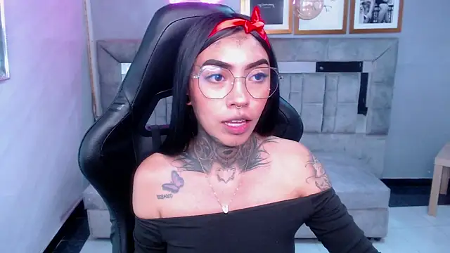 Snapshot of Ashley_Blum_v chatting on September 17, 2025, 7:37 pm Ashley Blum v online show from September 17, 2025, 7:37 pm