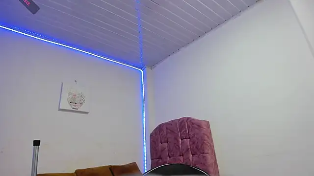esmeraldaladys online show from April 30, 2026, 8:57 pm