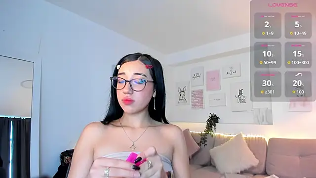 Miacorner  online show from November 11, 2025, 8:31 pm