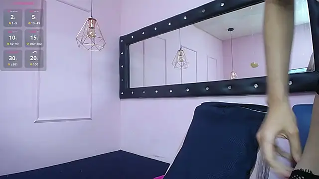 danna7cute online show from July 4, 2026, 9:43 pm