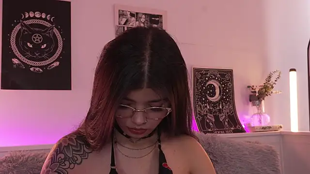 sophieee art online show from October 9, 2025, 6:50 pm