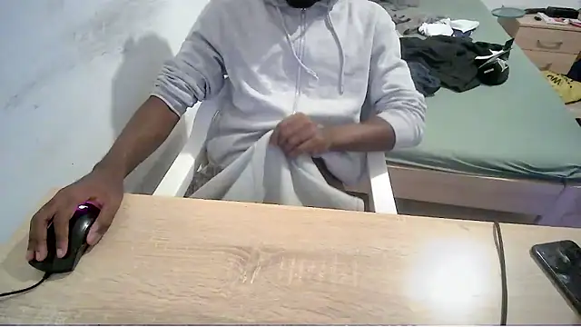 Snapshot of junior21m chatting on December 15, 2025, 11:31 pm junior21m online show from December 15, 2025, 11:31 pm