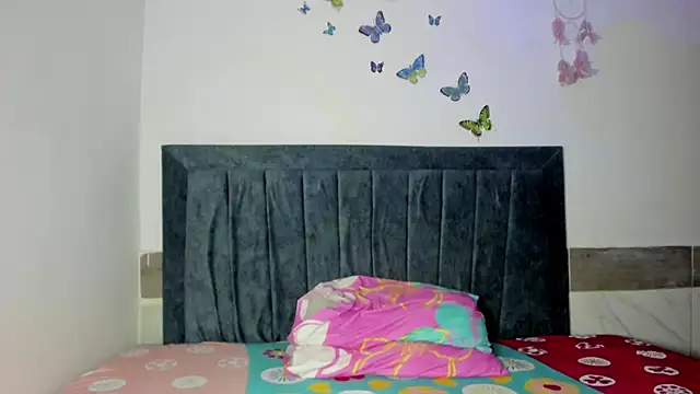 emmie bunny online show from April 6, 2026, 1:58 am