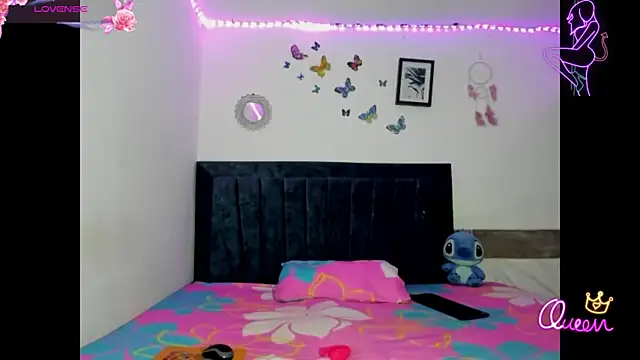 Snapshot of emmie_bunny chatting on July 4, 2026, 9:54 pm emmie bunny online show from July 4, 2026, 9:54 pm