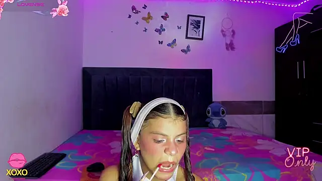 Snapshot of emmie_bunny chatting on July 13, 2026, 12:02 am emmie bunny online show from July 13, 2026, 12:02 am