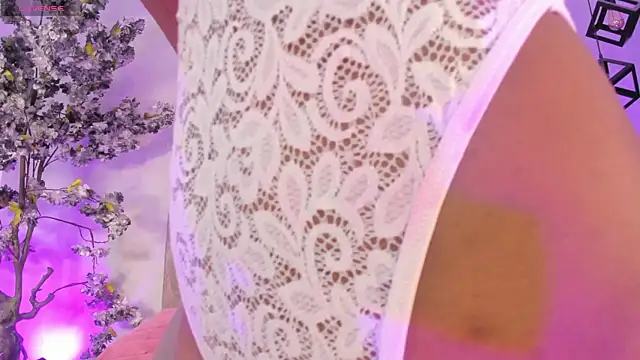 Keirahartz online show from December 3, 2025, 11:52 am