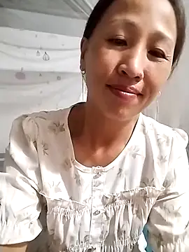 cute love00 online show from October 31, 2025, 9:27 pm