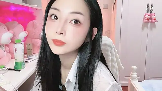 Snapshot of Ya-Ya- chatting on November 12, 2025, 11:32 am Ya-Ya- online show from November 12, 2025, 11:32 am