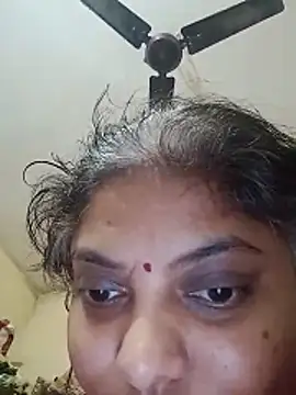 Cute radhaaa online show from November 6, 2025, 2:07 pm