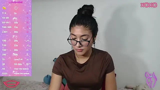 Snapshot of Allison_19__ chatting on October 8, 2025, 8:01 am Allison 19 online show from October 8, 2025, 8:01 am