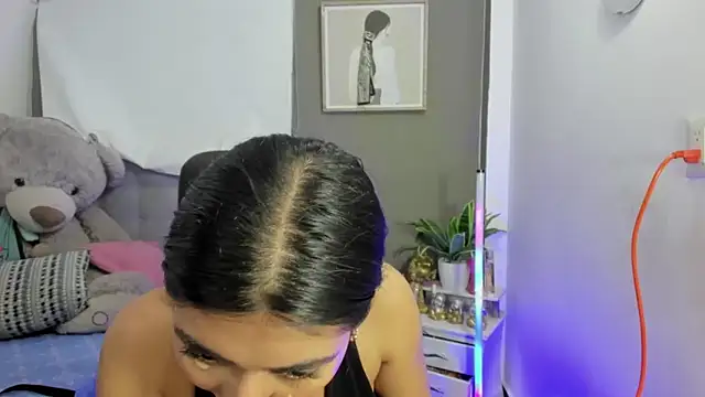 Snapshot of Allison_19__ chatting on November 23, 2025, 12:32 am Allison 19 online show from November 23, 2025, 12:32 am