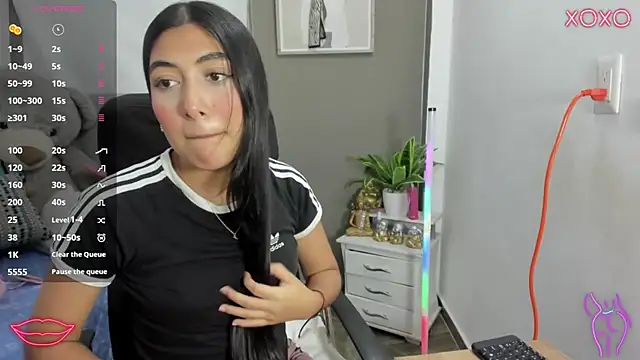 Snapshot of Allison_19__ chatting on November 25, 2025, 4:01 am Allison 19 online show from November 25, 2025, 4:01 am