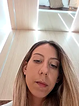 Snapshot of PetiteSecrets chatting on September 8, 2025, 7:24 pm PetiteSecrets online show from September 8, 2025, 7:24 pm