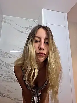 Snapshot of PetiteSecrets chatting on September 20, 2025, 7:53 am PetiteSecrets online show from September 20, 2025, 7:53 am