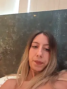 Snapshot of PetiteSecrets chatting on October 24, 2025, 11:28 am PetiteSecrets online show from October 24, 2025, 11:28 am