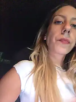 Snapshot of PetiteSecrets chatting on November 5, 2025, 5:46 pm PetiteSecrets online show from November 5, 2025, 5:46 pm