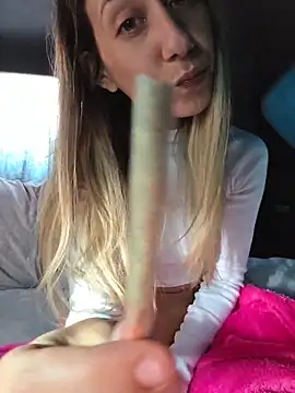 Snapshot of PetiteSecrets chatting on November 22, 2025, 12:37 pm PetiteSecrets online show from November 22, 2025, 12:37 pm