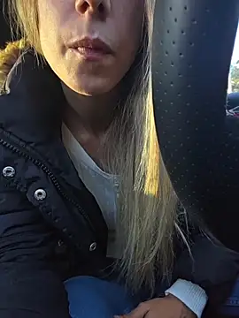 Snapshot of PetiteSecrets chatting on December 3, 2025, 3:43 pm PetiteSecrets online show from December 3, 2025, 3:43 pm