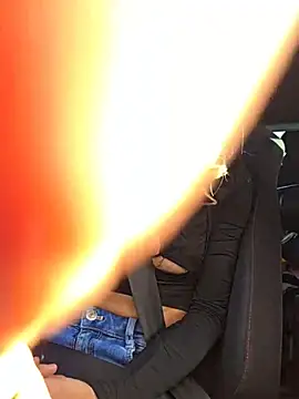 Snapshot of PetiteSecrets chatting on December 5, 2025, 1:52 pm PetiteSecrets online show from December 5, 2025, 1:52 pm