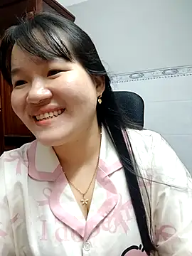  Babyrose  online show from September 29, 2025, 4:12 pm