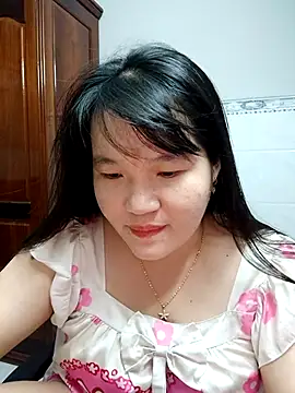  Babyrose  online show from October 4, 2025, 3:43 pm
