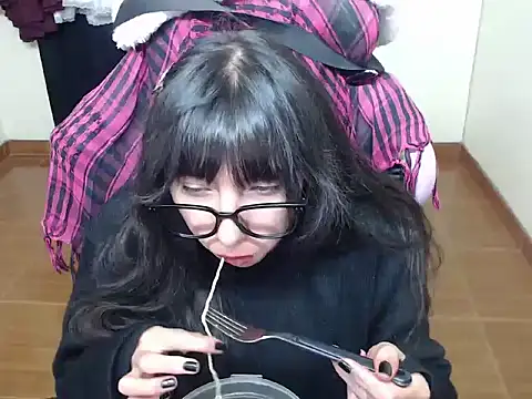 ScarlettShirahoshi online show from December 15, 2025, 8:02 pm