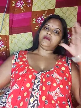 Hot-Show2 online show from November 5, 2025, 4:18 pm