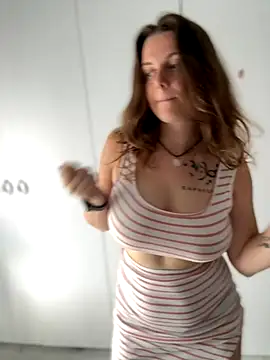 TenderLaGlamor online show from September 24, 2025, 10:18 am