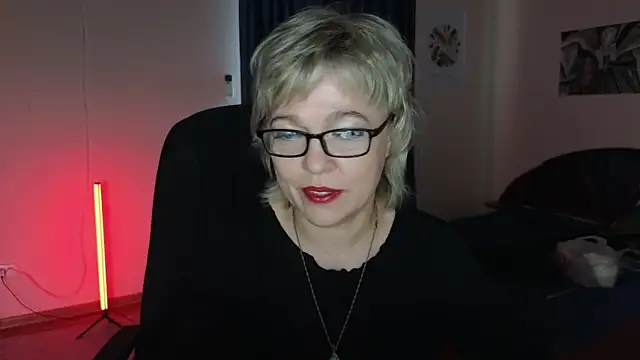 Snapshot of Rosette_Pricky chatting on September 11, 2025, 1:00 pm Rosette Pricky online show from September 11, 2025, 1:00 pm