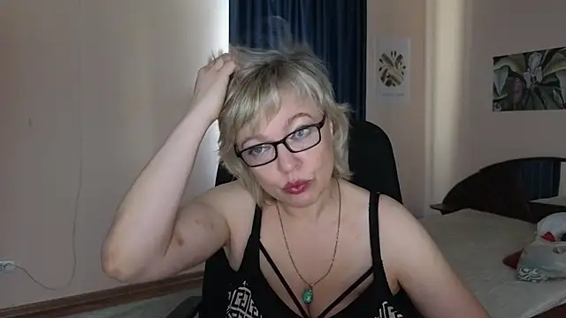 Snapshot of Rosette_Pricky chatting on September 14, 2025, 1:10 pm Rosette Pricky online show from September 14, 2025, 1:10 pm