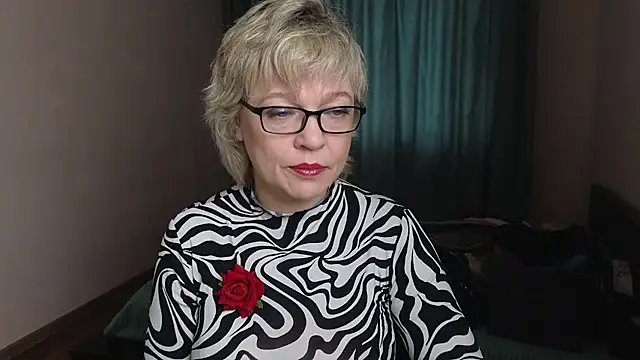 Snapshot of Rosette_Pricky chatting on October 11, 2025, 1:09 pm Rosette Pricky online show from October 11, 2025, 1:09 pm