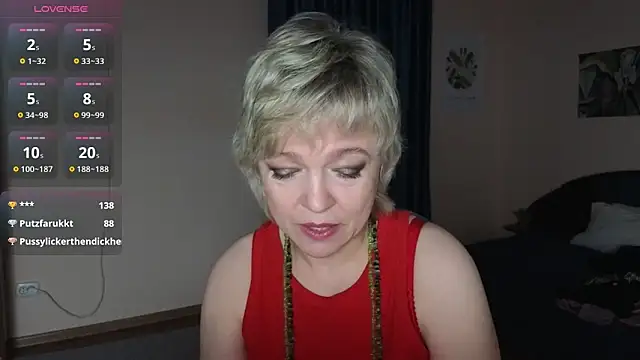 Snapshot of Rosette_Pricky chatting on October 31, 2025, 1:56 pm Rosette Pricky online show from October 31, 2025, 1:56 pm